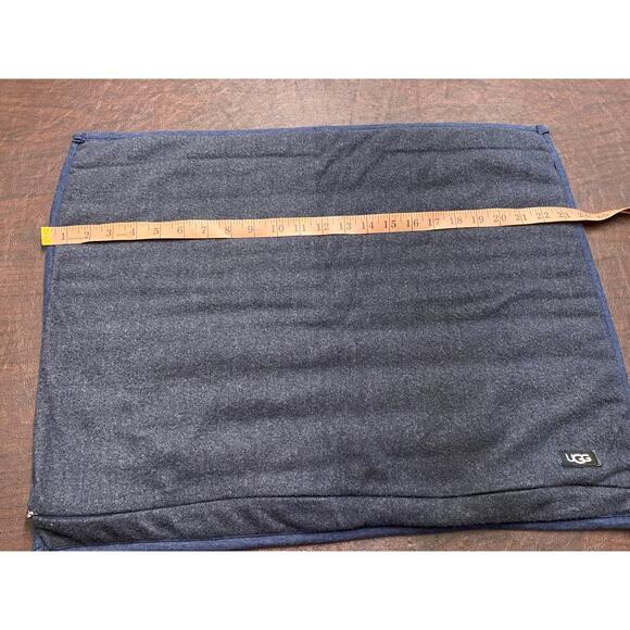 UGG Quilted Knit Pillow Cover Blue Heather Zip Closure – 23.5” x 18.5” - Picture 5 of 5